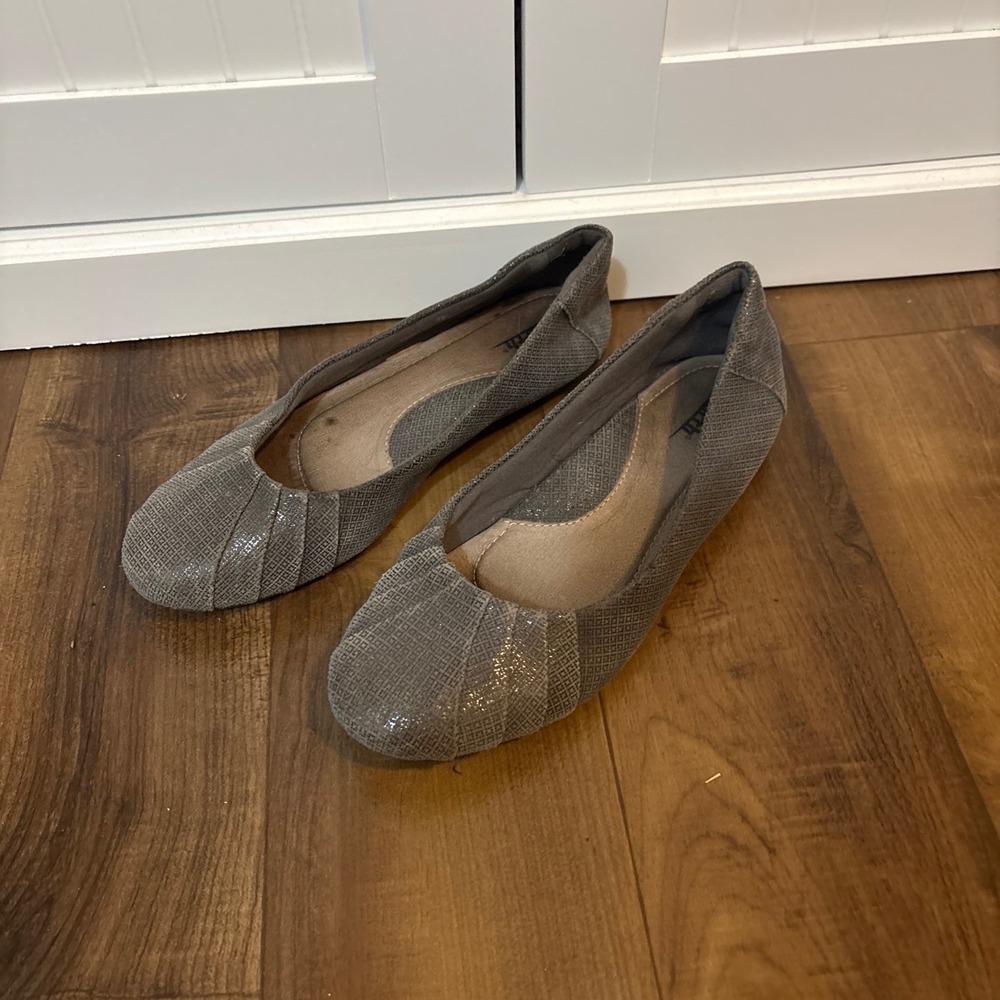 Classic Balletcore Earth Bellwether Flats Women 8.5B Dark Grey Shimmer